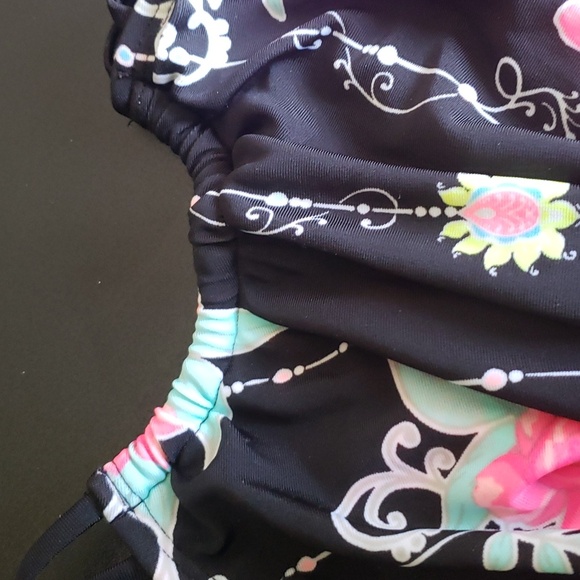 Beautiful Floral Bikini One-Piece Swim  🏊‍♂️ Black & Pink Women's Sz L (10,12) - Picture 13 of 14